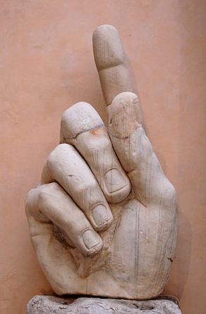394px-Hand_Constantine_Musei_Capitolini_MC786